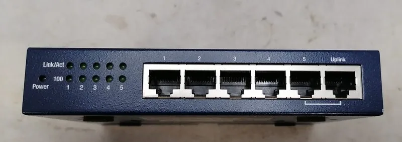 Коммутатор Linksys Network Everywhere NH1005 V2 Fast Ethernet 5 Port Hub — фото лота 2