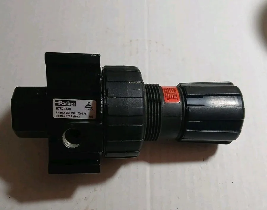 Регулятор давления Parker 07R213AC Pneumatic Regulator 250psi 3/8in Npt