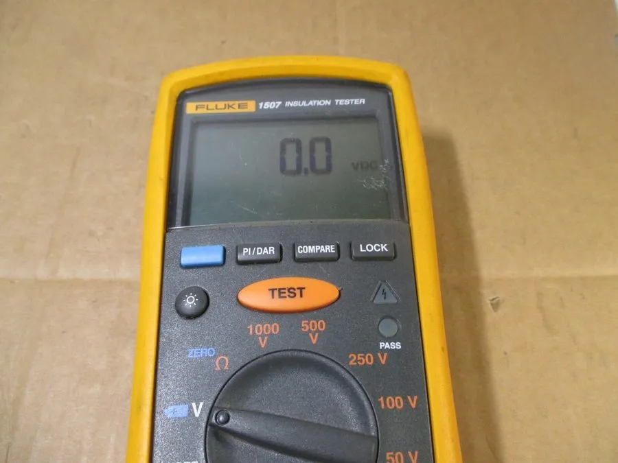 Тестер Fluke 1507 Insulation Resistance Tester Megohmmeter