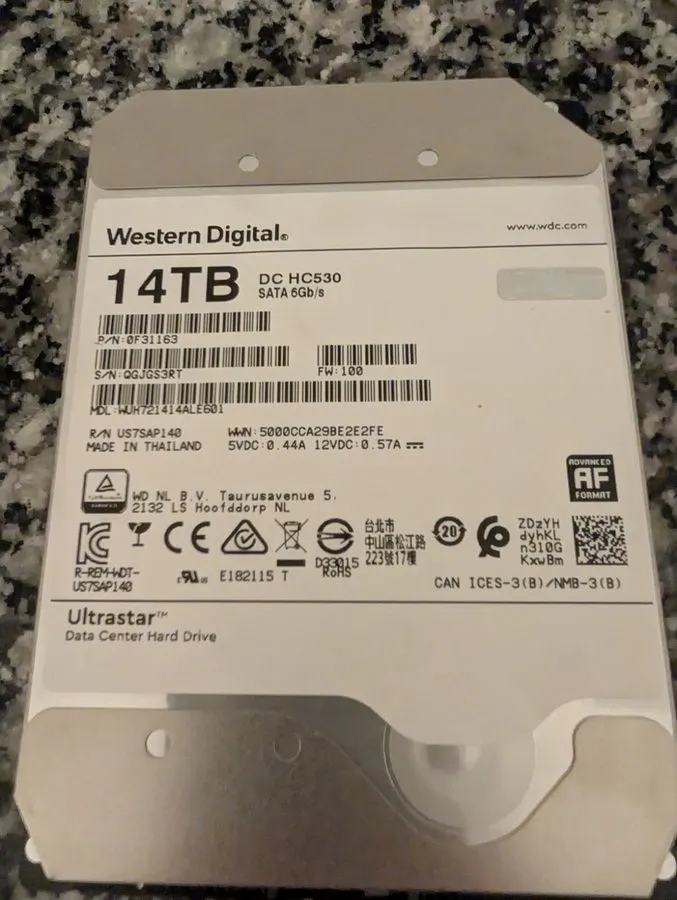 Жёсткий диск Very Low Hours Western Digital Ultrastar DC HC530 7200RPM SATA 14TB — фото лота 1