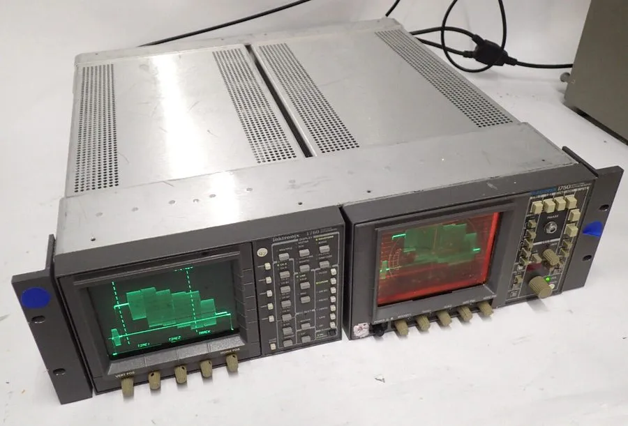 Маршрутизатор TEKTRONIX 1760 and 1750 WAVEFORM/VECTOR MONITOR POWER UP