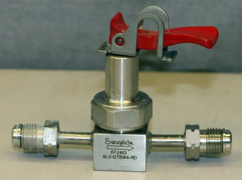 Клапан Swagelok 6LV-DTBW4-RD ¼” In-line Diaphragm Valve — фото лота 1