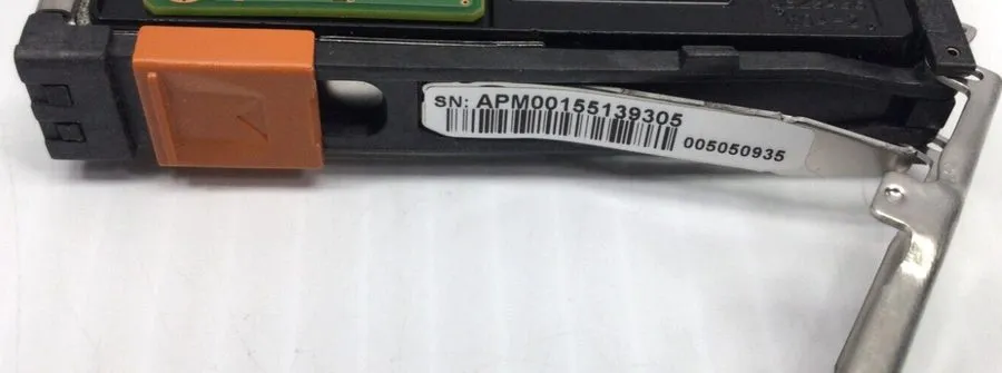 Жёсткий диск 005050935 EMC 600GB 15K SAS 2.5" HDD 0B31568 HGST HUC156060CSS200 — фото лота 2