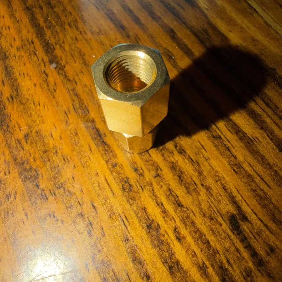 Фитинг Swagelok Tube Fitting Female Connectors Brass 1/8" x 1/8" B-200-7-2 — фото лота 2
