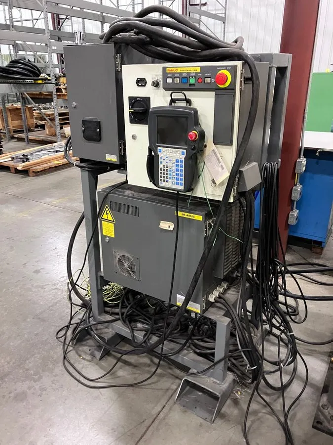 Робот Fanuc M410ib/450 palletizing robot w/R-J3iB control, teach pendant and cab