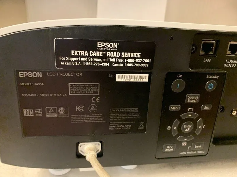 Проектор Epson EB-PU1006W 6000-Lumen WUXGA Laser 3LCD Projector W/ 4K Enhancemen — фото лота 2