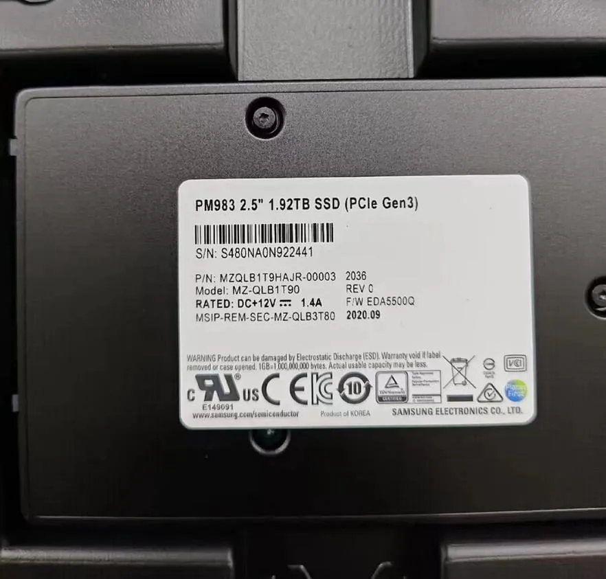 SSD-накопитель MZ-QLB1T90 Samsung PM983 2.5" 1.92TB SSD PCI-E 3.0 NVMe U.2 MZQLB