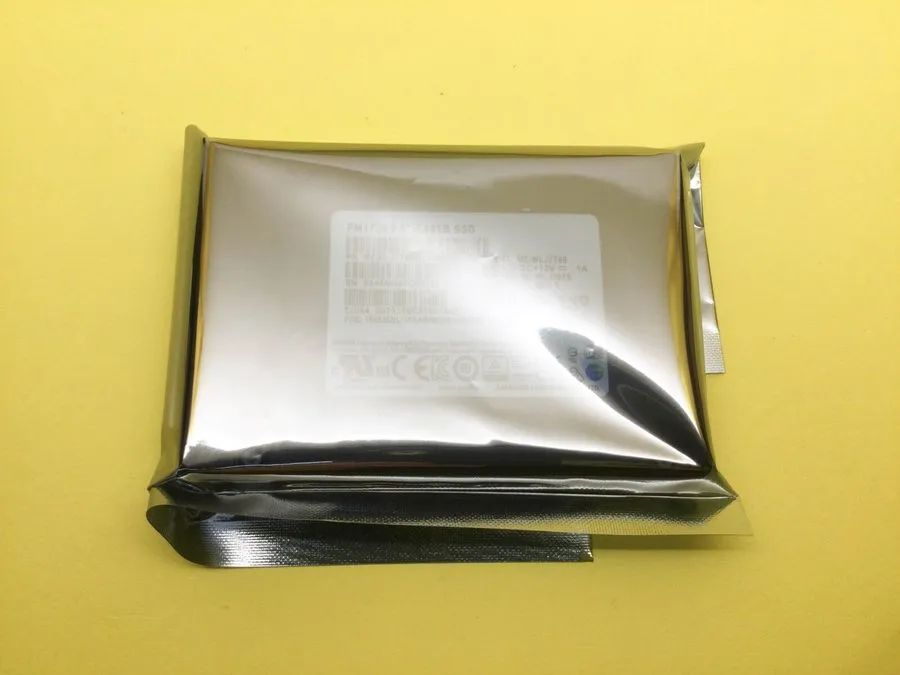 SSD-накопитель 7.68TB Samsung PM1733 SSD DELL 0Y27TR NVME MZ-WLJ7T60 u.2 MZWLJ7T