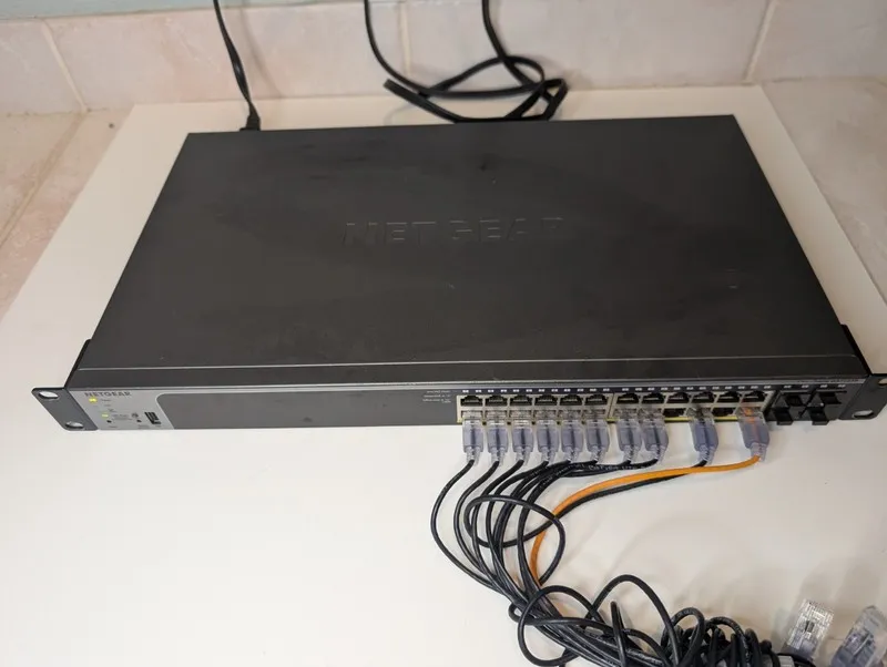 Коммутатор Netgear ProSafe GS728TPv2 24-Port Gigabit Ethernet Switch w/PoE+*Part