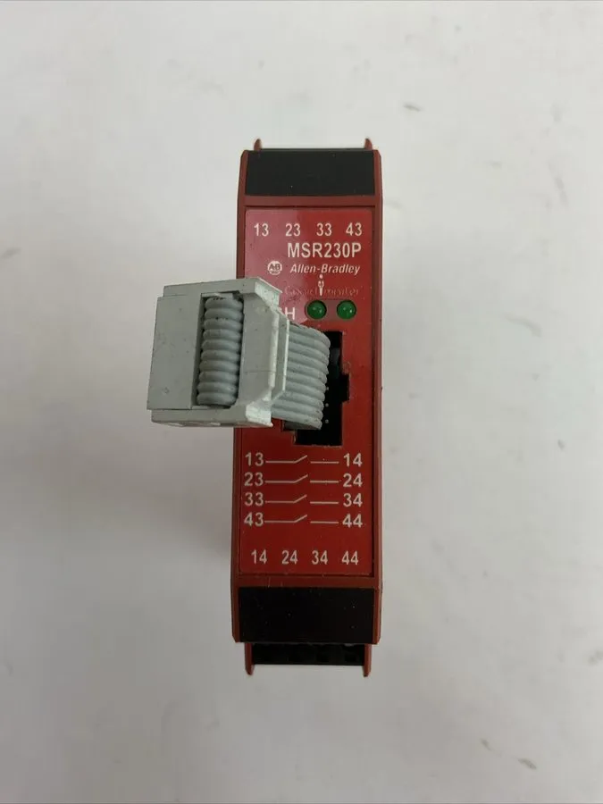 Реле безопасности Allen Bradley 440R-H23180 /B MSR230P Safety Relay 24VDC 2W 3A