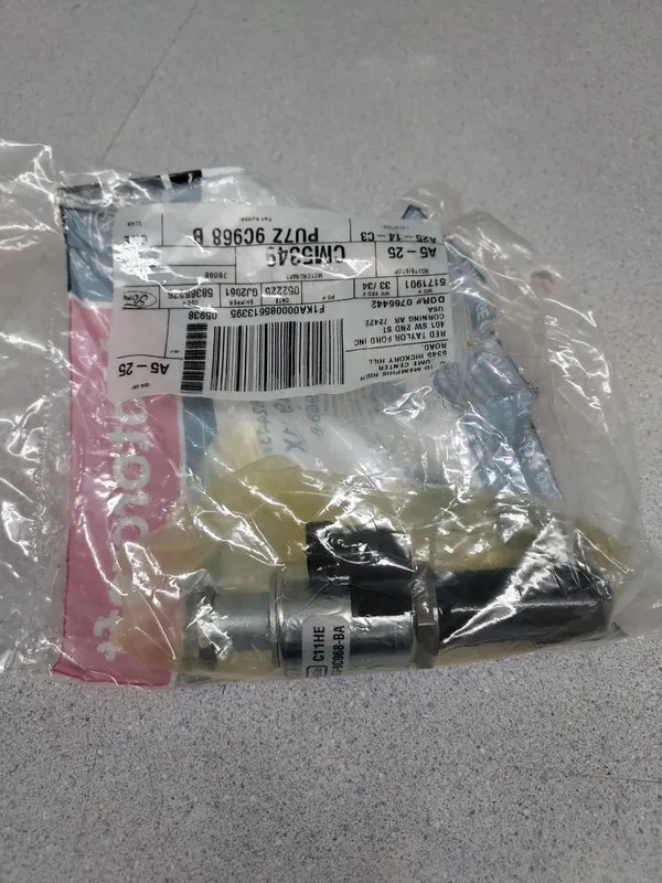 Трубопроводная арматура Ford Fuel Injection Pressure Regulator PU7Z-9C968-B — фото лота 2