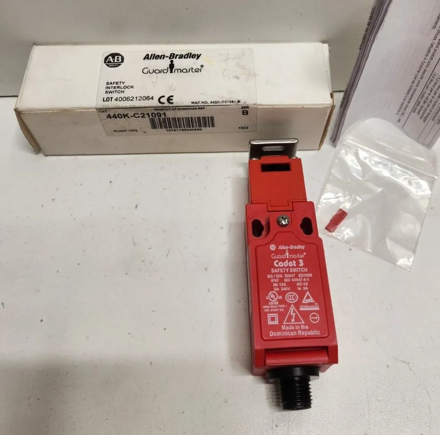 Реле безопасности Allen-Bradley 440K-C21091 Guardmaster Cadet 3 Safety Interlock