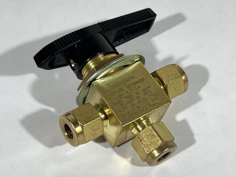 Клапан Swagelok B-43XS4 Brass 40 Series 3-Way Ball Valve FNSP