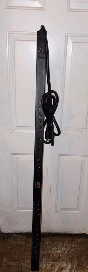 Блок розеток PDU APC NetShelter Basic Rack PDU 0U 30A 120V 24 NEMA 5-20 outlet A