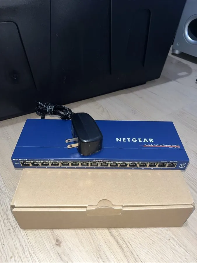 Коммутатор Netgear ProSafe 16 Port Gigabit Switch GS116 v2 Blue Metal Desktop