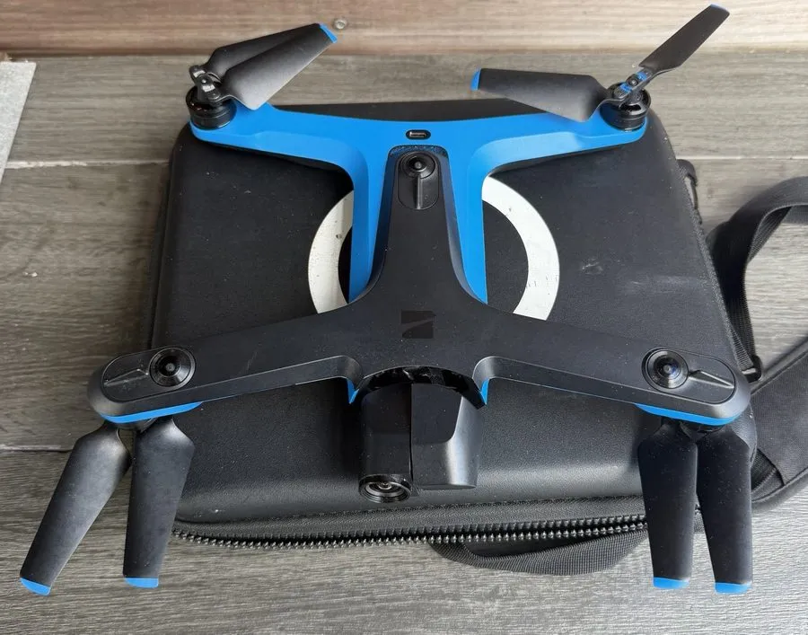 Дрон Skydio 2 Drone Bundle SDRC2V1 Charger, Case + Batteries And Extra Blades — фото лота 1