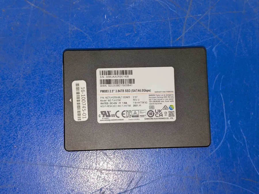 SSD-накопитель MZ-7LH3T80 Samsung PM883 Series 3.84TB 2.5" SATA 6Gb/s SSD MZ7LH3