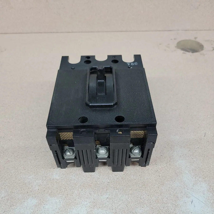 Автоматический выключатель EH3-B015 Siemens ITE Circuit Breaker 3 Pole 15 Amp 48