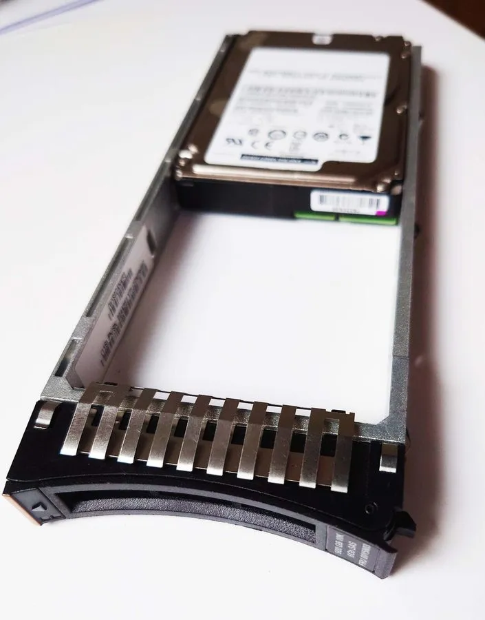 Жёсткий диск IBM 900GB 10K SAS 2.5' SFF HARD DRIVE 00Y5803 00WY964 00AK203 HDD