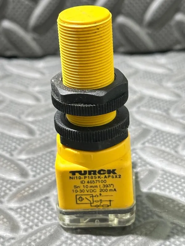 Датчик приближения Turck ProXimity Sensor NI10-P18SK-AP6X2 10mm 24V 200mA — фото лота 2