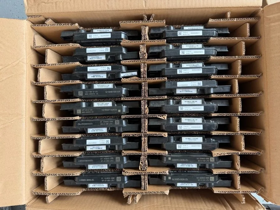 Инвертор Enphase IQ7-60-2-US Microinverter with MC4 Connectors And Stickers Blac