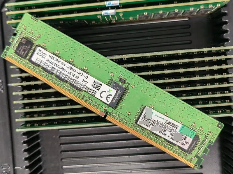 Модуль памяти SK Hynix 16GB DDR4-3200MHz 2Rx8 ECC RDIMM Server RAM HMA82GR7DJR8N