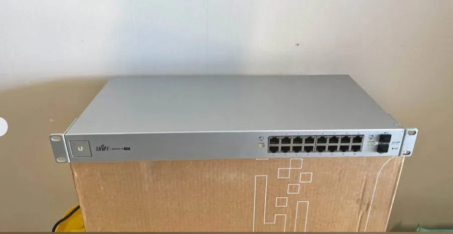 Коммутатор Ubiquiti UniFi US-16-150W 16-Port Gigabit Managed PoE+ Switch — фото лота 1