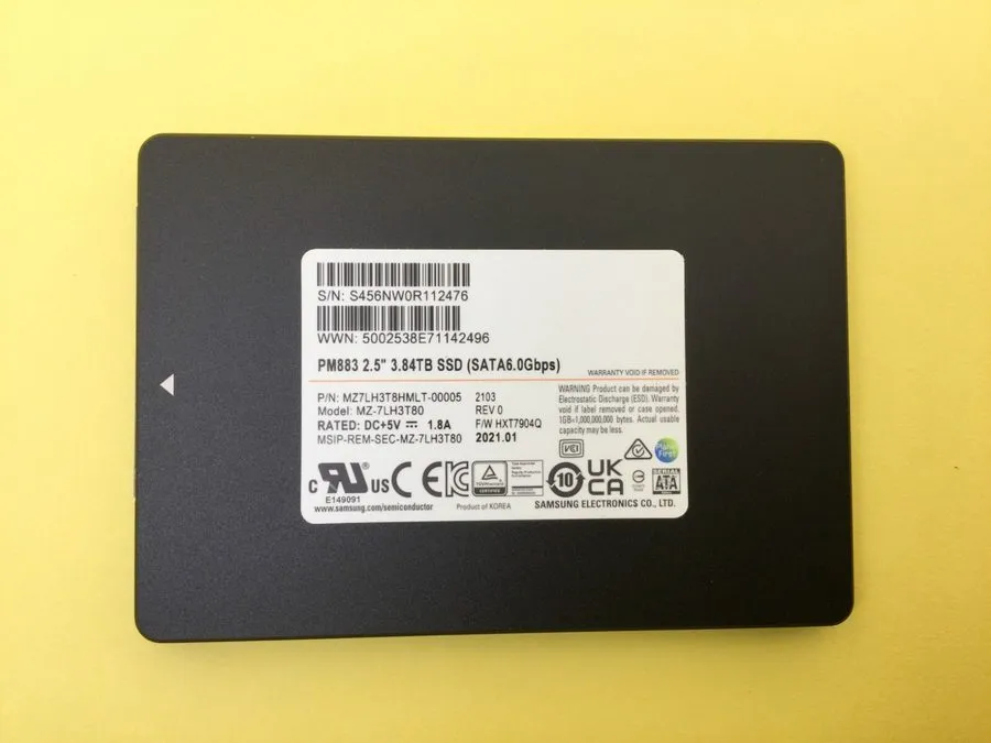 SSD-накопитель MZ-7LH3T80 Samsung PM883 Series 3.84TB 2.5" SATA 6Gb/s SSD MZ7LH3