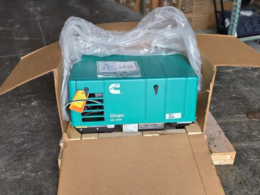 Генератор Cummins Onan RV QC 4000 Generator 4KY-26100R 4KW Gasoline 120V — фото лота 1