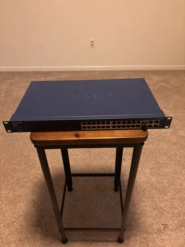 Коммутатор NETGEAR ProSafe FS728TLP 28-Port Smart Switch 12 Poe and 4 Gigabit Po