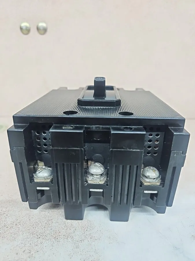 Автоматический выключатель ITE Siemens EH3 EH3-B020 3 Pole 20 Amp 480V Circuit B