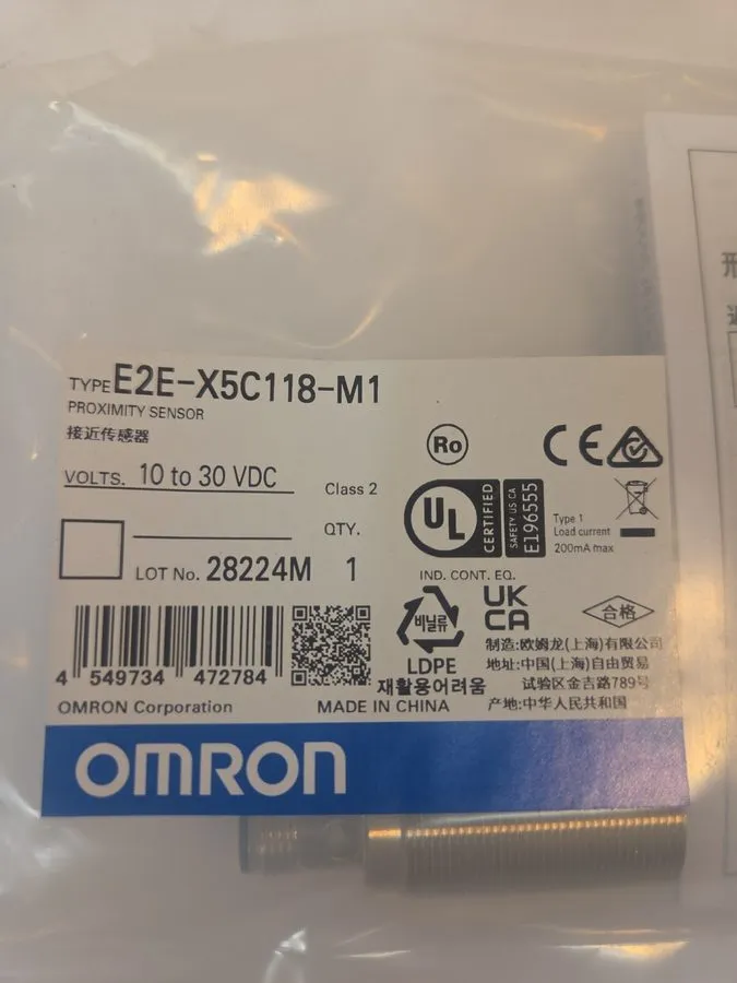 Датчик приближения OMRON E2E-X5C118-M1 Industrial Proximity Sensor 10-30VDC — фото лота 1