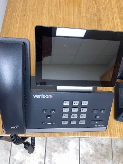 IP-телефон YeaLink SIP-T57W IP PoE Phone, Touch Screen, w/ Stand, Verizon Specif