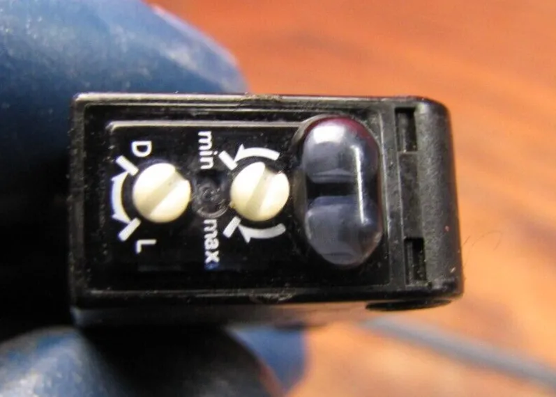 Фотоэлектрический датчик Omron E3Z-T61A-D Photoelectric Sensor 12-24 Vdc — фото лота 2