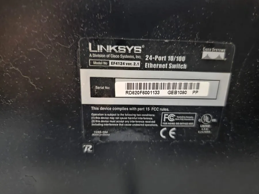 Коммутатор Cisco Linksys EF4124 24-Port 10/100 Ethernet Switch i682