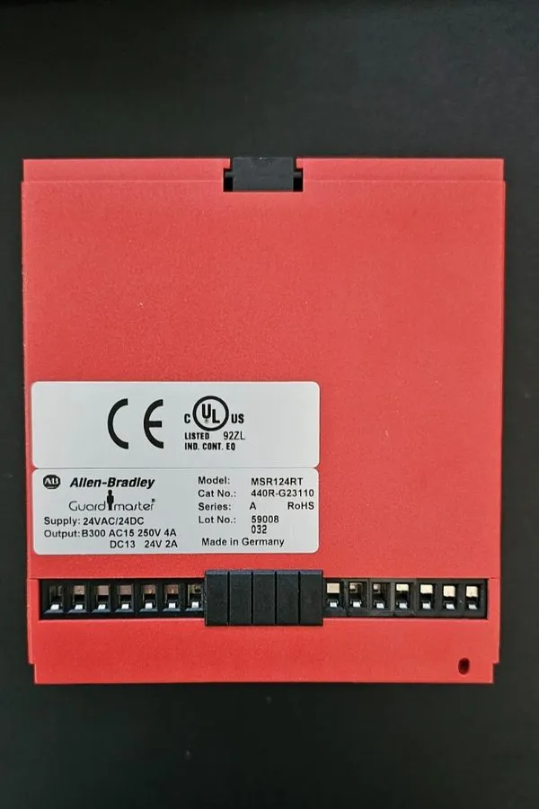 Реле безопасности Allen Bradley 440R-G23110 Ser A MSR124RT 24VAC/24DC Safety Rel