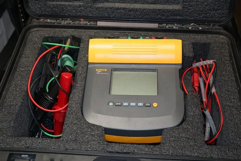 Тестер Fluke 1550C Megohmmeter/Insulation Resistance Tester, 5kV, 1 TΩ