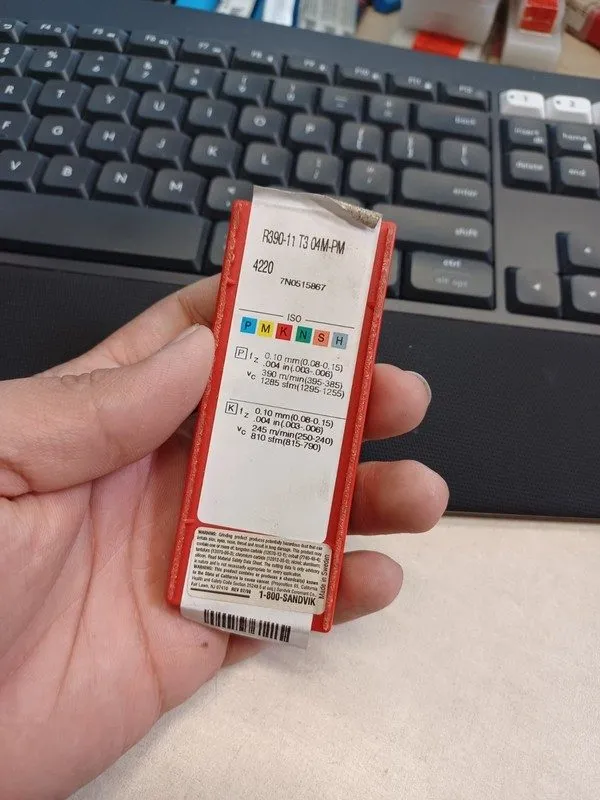 Режущий инструмент 25pk MILLING INSERT R390-11 T3 08M-KL 3040 Sandvik Coromant