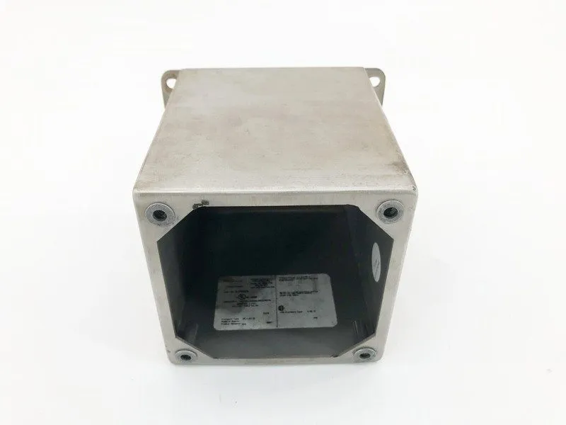 Монтажный шкаф Hoffman E1PBXSS, 4" x 4.75" x 4", 304 SS, One Hole, Pushbutton En