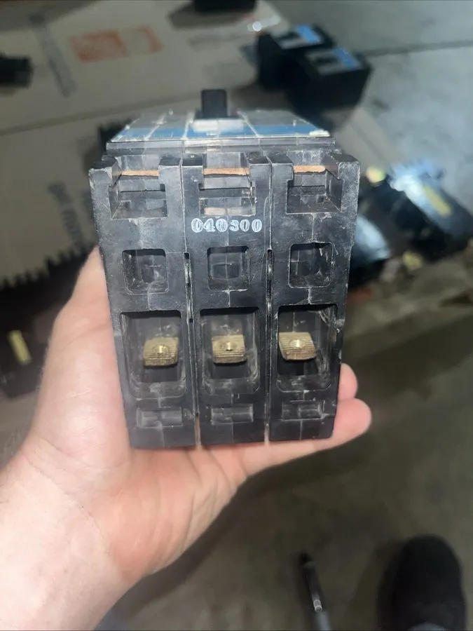 Автоматический выключатель SIEMENS SENTRON ED43B090 3 Pole 90 AMP Type ED4 Circu