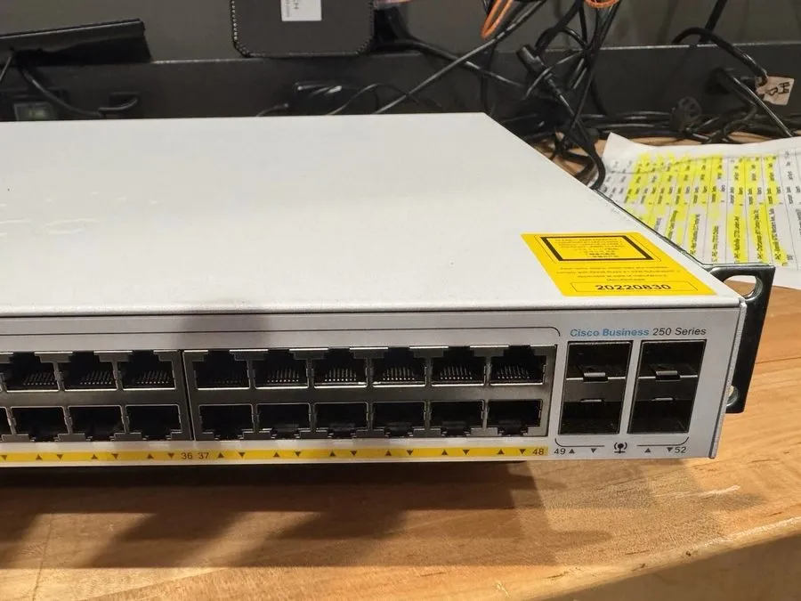 Коммутатор Cisco CBS 250 CBS250-48P-4G 48 Ports PoE Gigabit Ethernet Switch