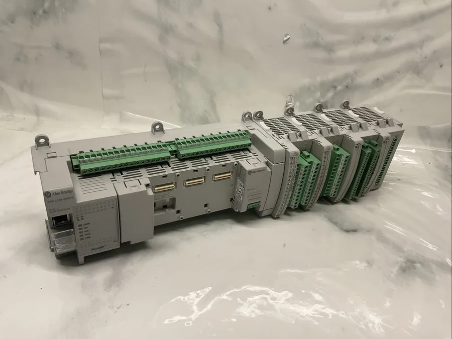 ПЛК Allen-Bradley 2080-LC50-24AWB Micro850 24 I/O EtherNet/IP Controller