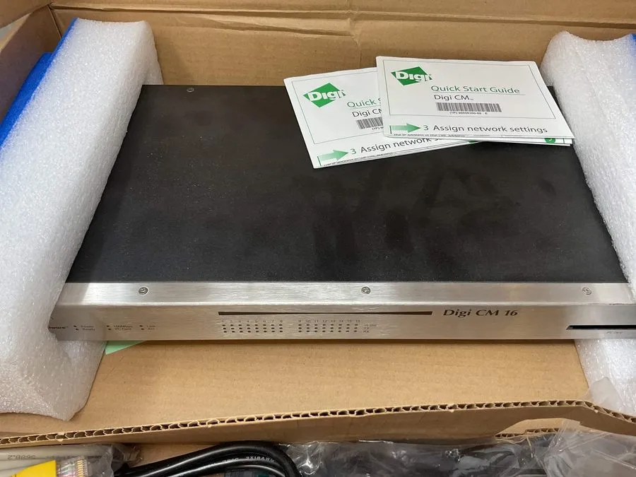 Сервер DIGI CM16 16-PORT URACK MOUNTABLE CONSOLE SERVER 70001910 -FOR PARTS