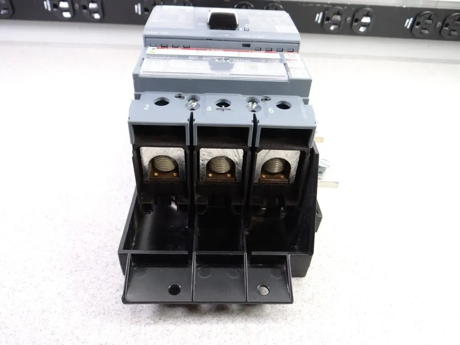 Автоматический выключатель Siemens 3VA5220-5EC31-0AA0 Circuit Breaker 200A 3-Pol