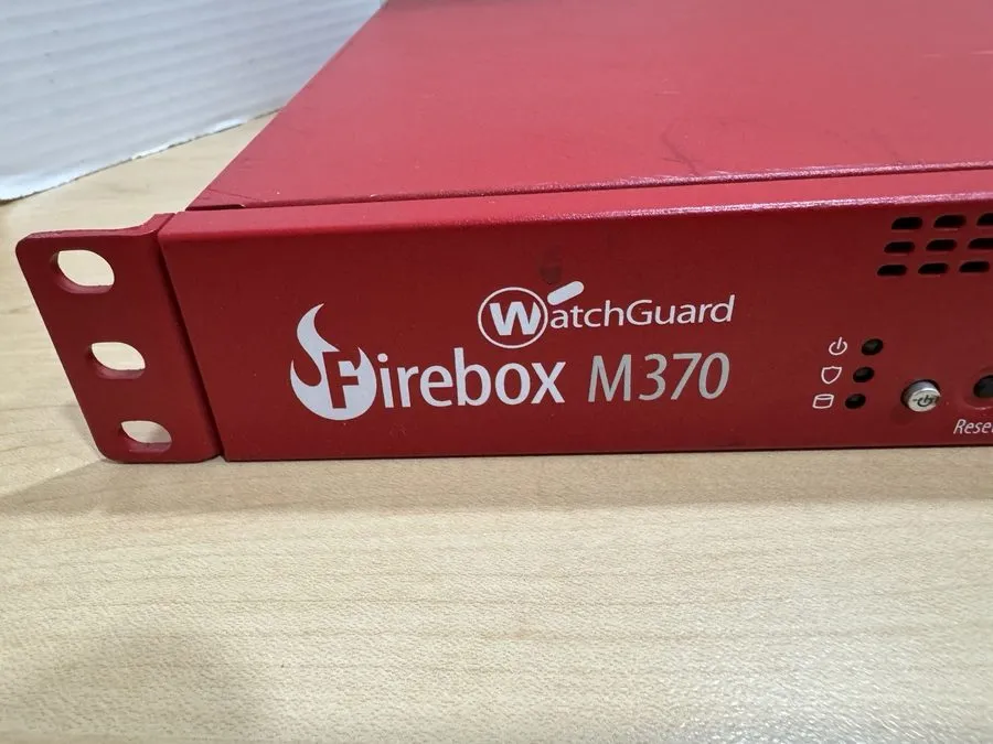 Межсетевой экран WatchGuard Firebox M370 8-Port GbE Network Security Appliance