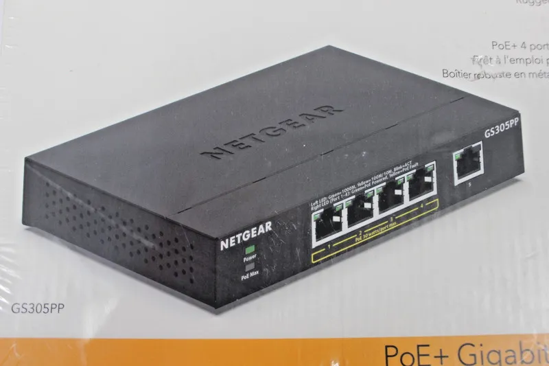 Коммутатор Netgear 83W GS305PP 5-Port Gigabit Ethernet PoE+ Unmanaged Switch