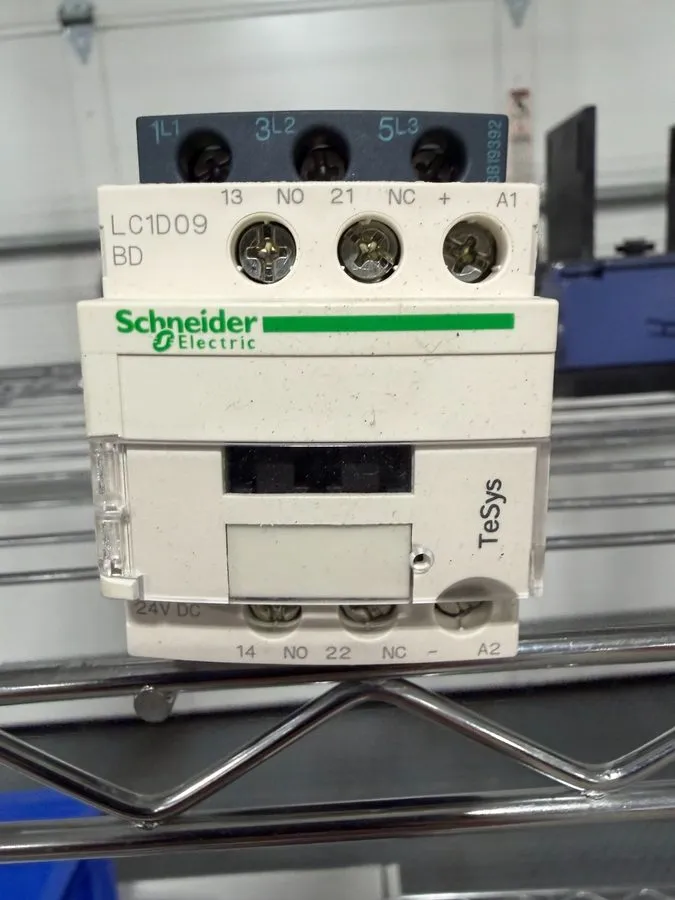Контактор Schneider LC1D09BD TeSys D Contactor 9A 24VDC Coil + LAD4TBDL 3 Pole