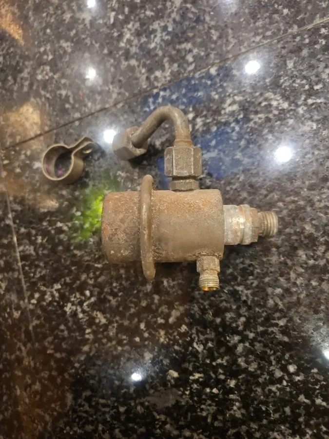 Трубопроводная арматура Mercedes-Benz W124 Fuel Pressure Regulator Bosch 0438161 — фото лота 1