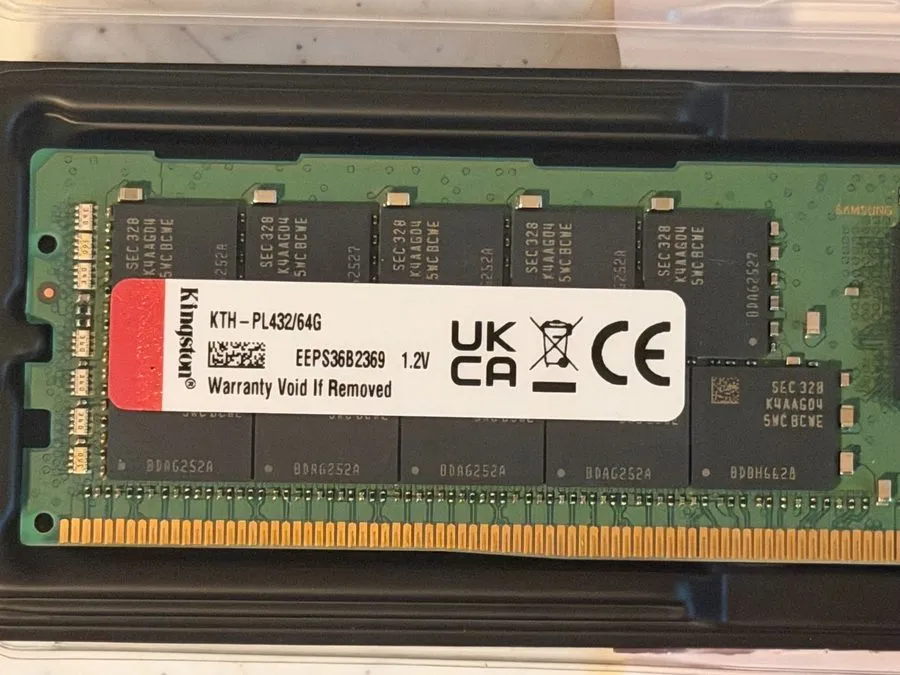 Модуль памяти Two Kingston KTH-PL432/64G 64GB PC4-3200R RAM 2Rx4 Server Memory — фото лота 1