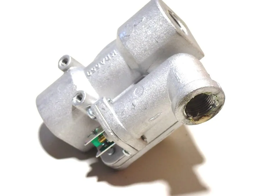 Трубопроводная арматура Whirlpool Range Pressure Regulator W11346659 W10633327